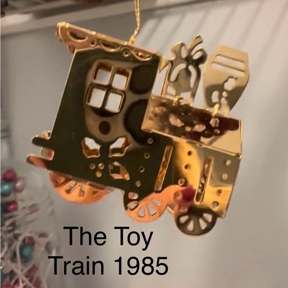 Darling “Toy Train” Christmas ornament. Danbury Mint 1985 - Picture 1 of 2